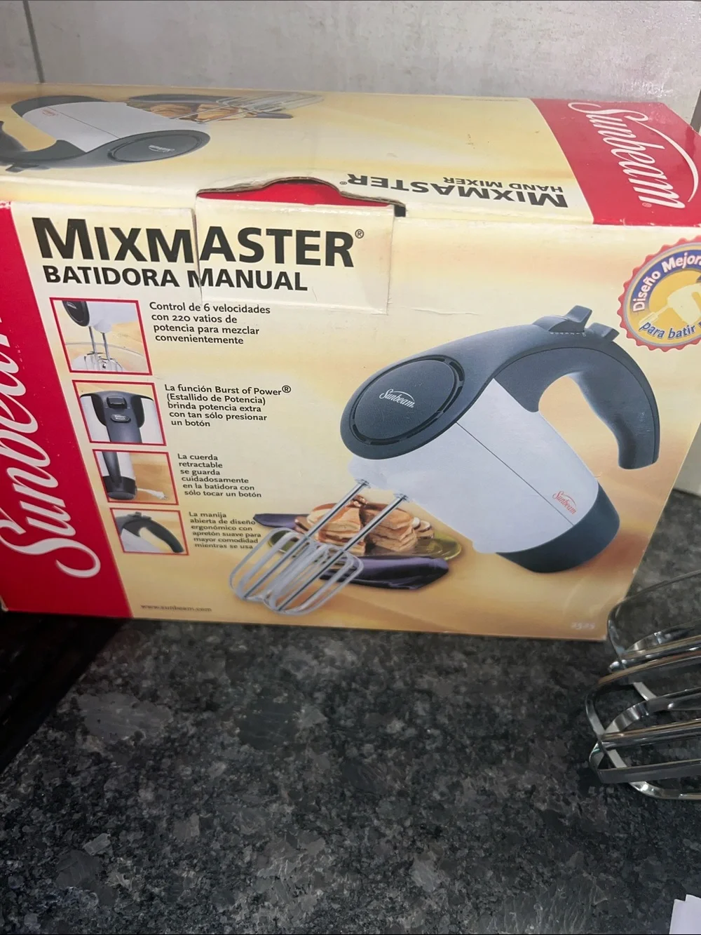 Sunbeam Hand Mixer in White and Black with Manual and Beaters. Exc condition